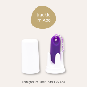 Illustration des trackle Sensorsystems in einer Halterung mit dem Text "trackle im Abo". Darunter steht der Hinweis "Verfügbar im Smart- oder Flex-Abo".